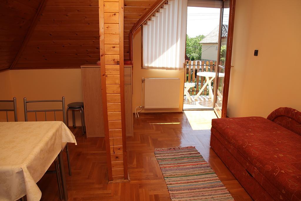 Andrea Apartmanhaz Balatongyörök Buitenkant foto