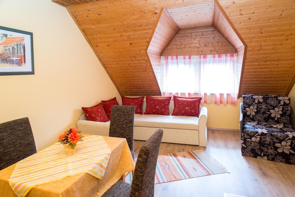 Andrea Apartmanhaz Balatongyörök Buitenkant foto